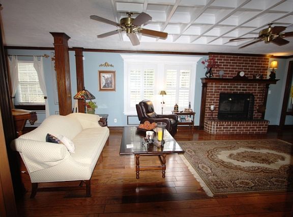 4th image of 415 Neches Ct