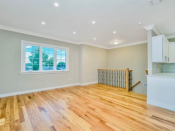 5th image of 25 Hickory Ave #2