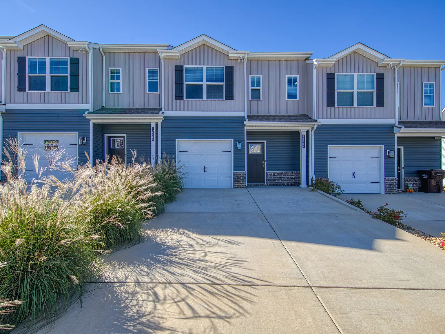 3 bed, 1381 sqft, $1,950 — Photo 1