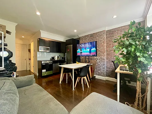 Rented by Compass | media 10