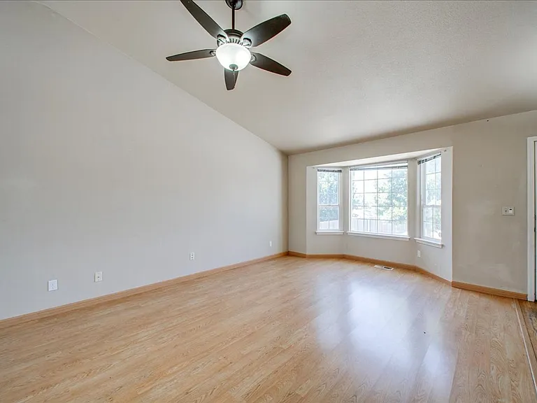1802 N Heath Ave — Photo 3