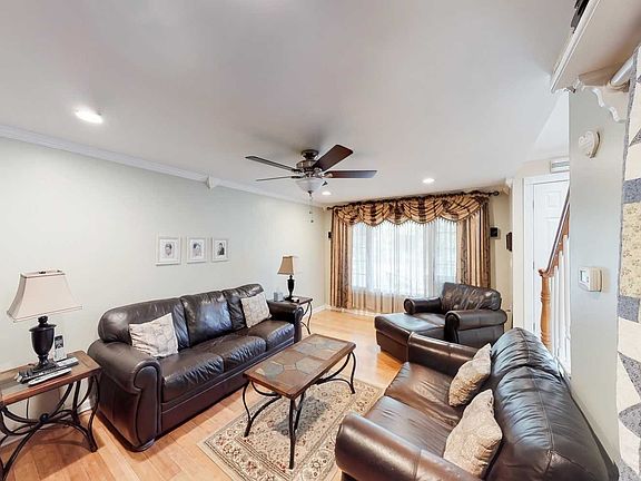 4th image of 10 Sandie Ct