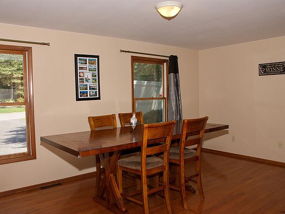 3rd image of 226 Woodscape Dr