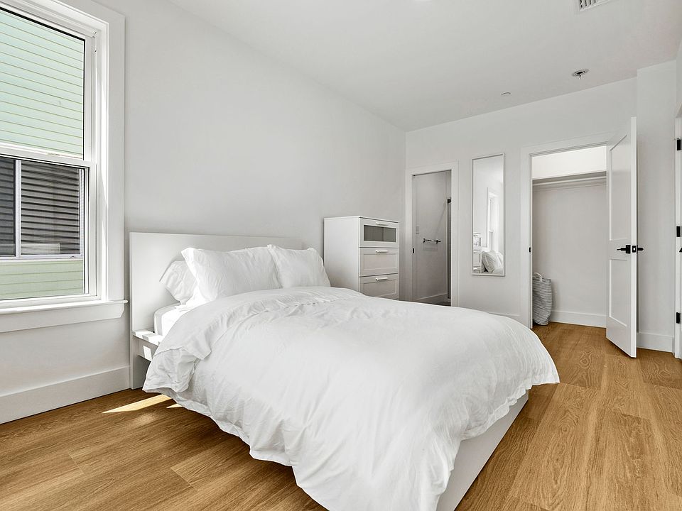 1st image of 695 Bennington St #4