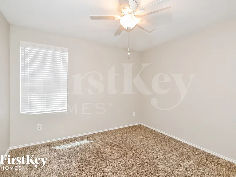 716 Austin Ln — Photo 11