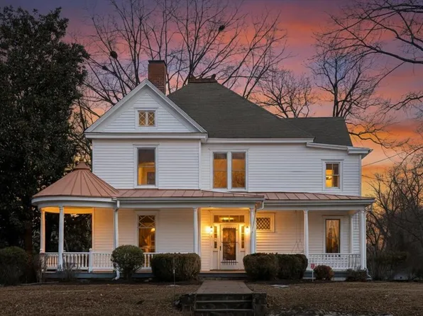 237 S Main St, Chatham, VA 24531