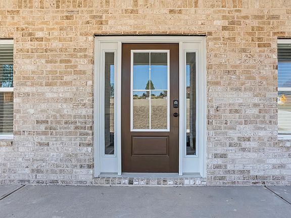4th image of 372 Country Glen Ave