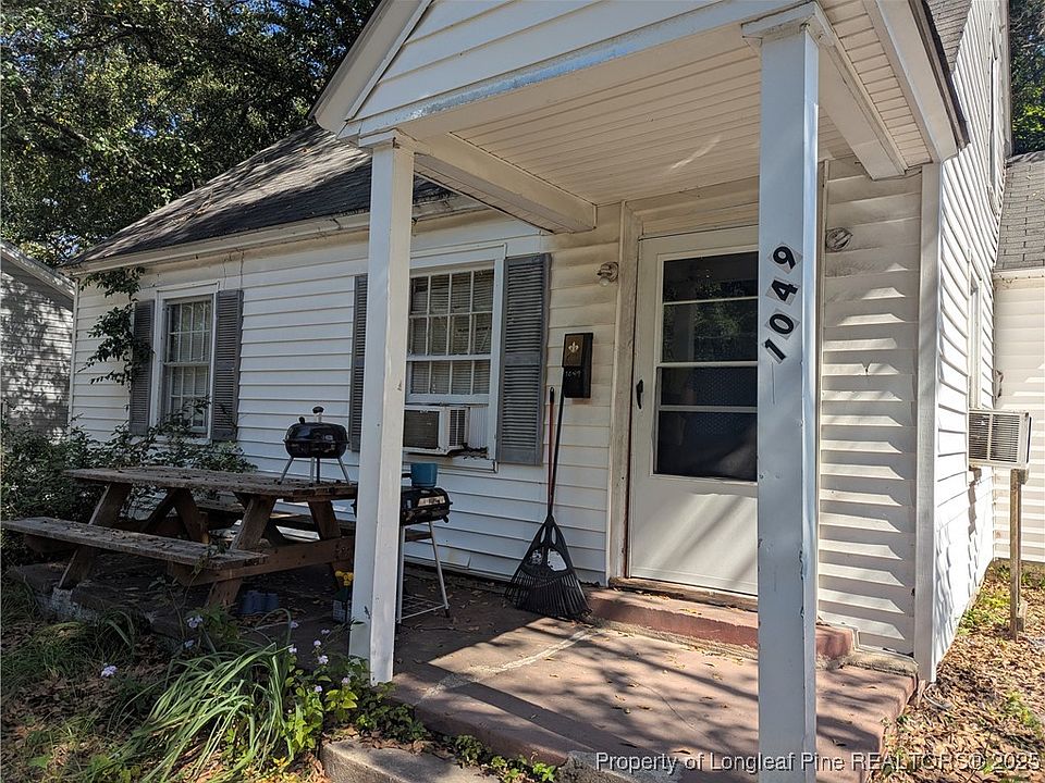 2nd image of 1049 Winslow St
