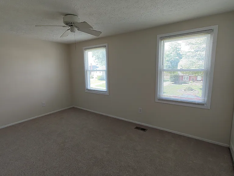 8638 Saxon Cir — Photo 17