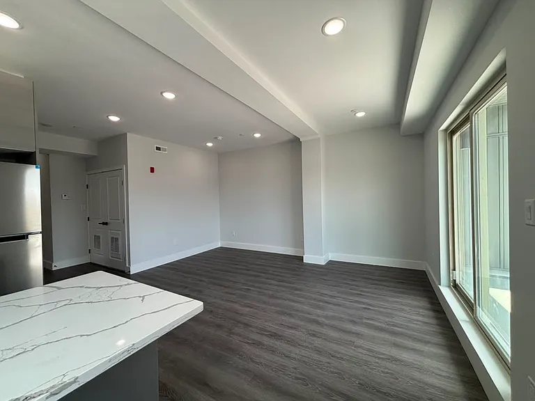 675 N 41st St #4 — Photo 2