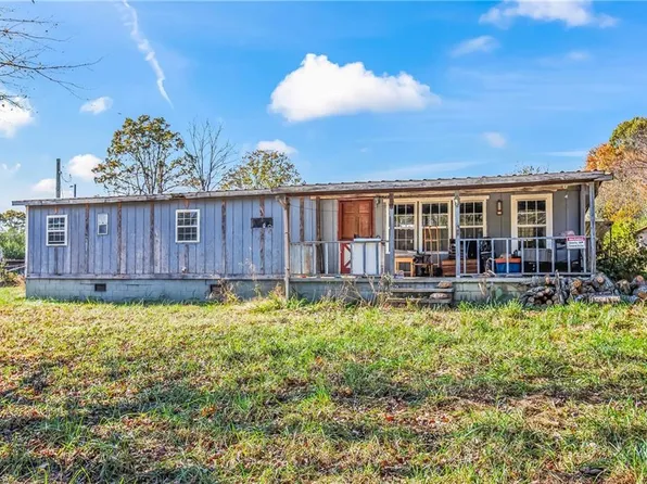 2916 Sanford Dr, Yadkinville, NC 27055