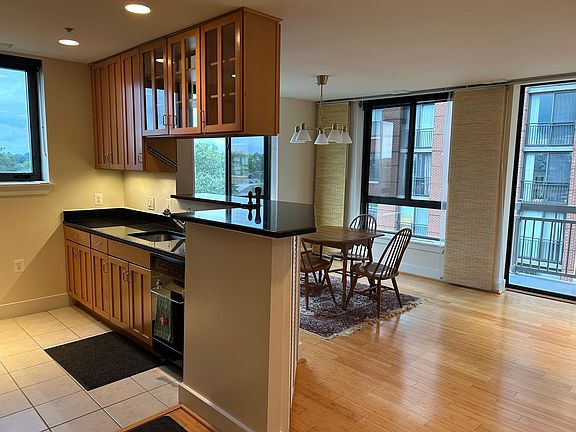 3rd image of 1200 N Hartford St APT 501