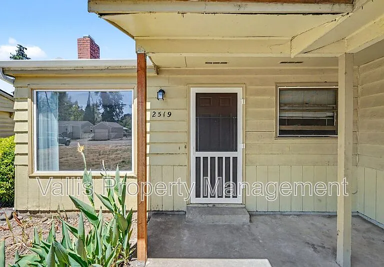 2519 Hyde Ct SE — Photo 4