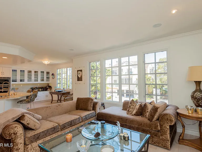 2443 Swanfield Ct — Photo 6