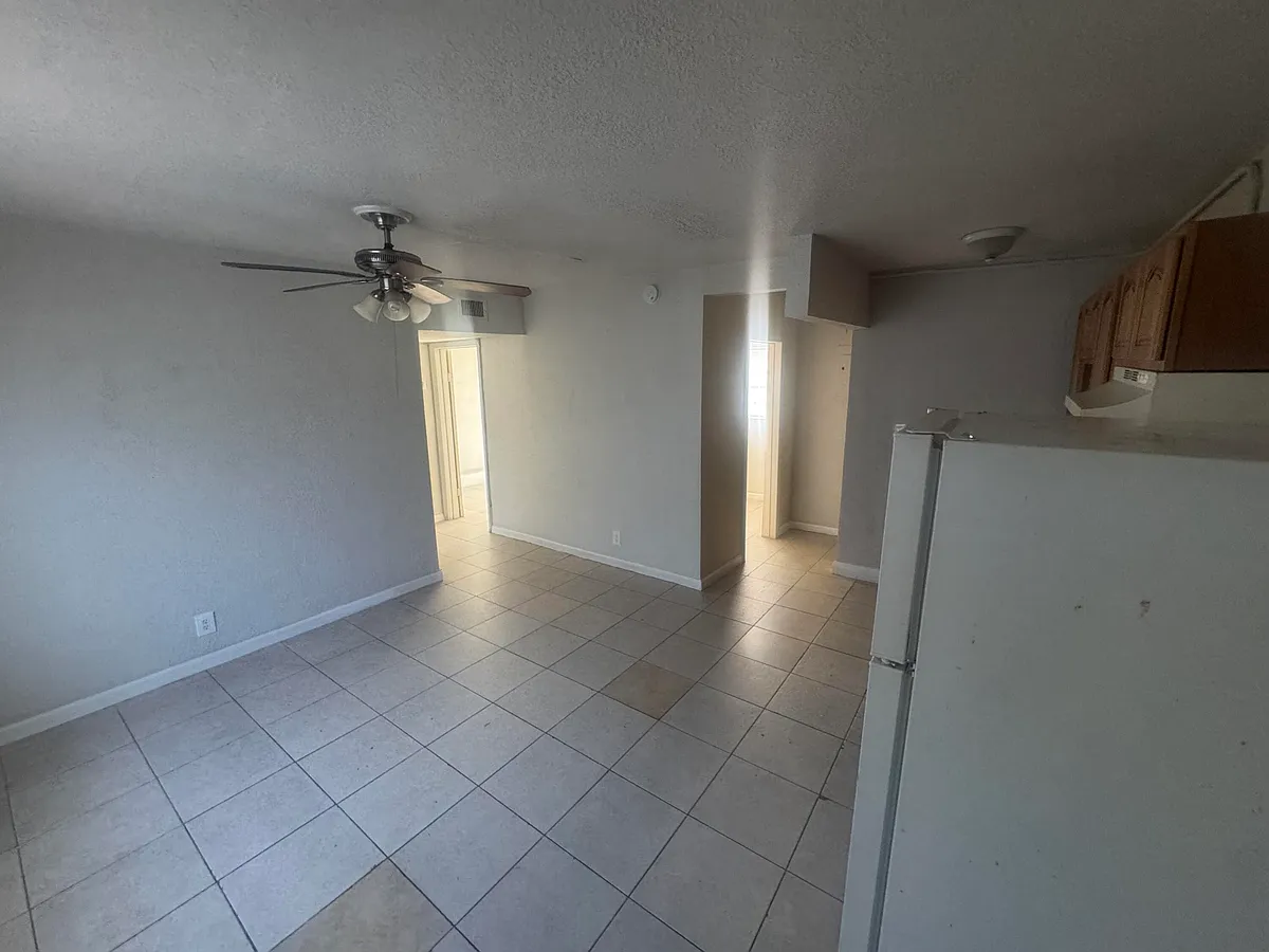 Building Photo - 4401 SW 20th St #1-5