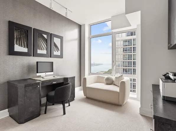 60 Riverside Boulevard image 14 of 20