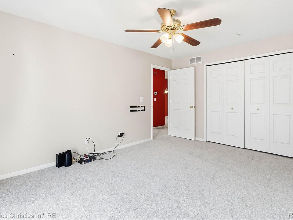 16854 Farmington Rd, photo 12