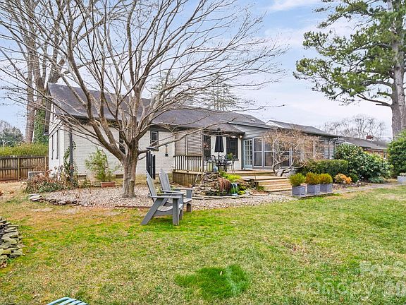 4th image of 4749 Addison Dr