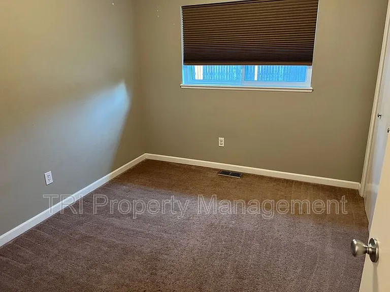 2501 Charolais Dr — Photo 4