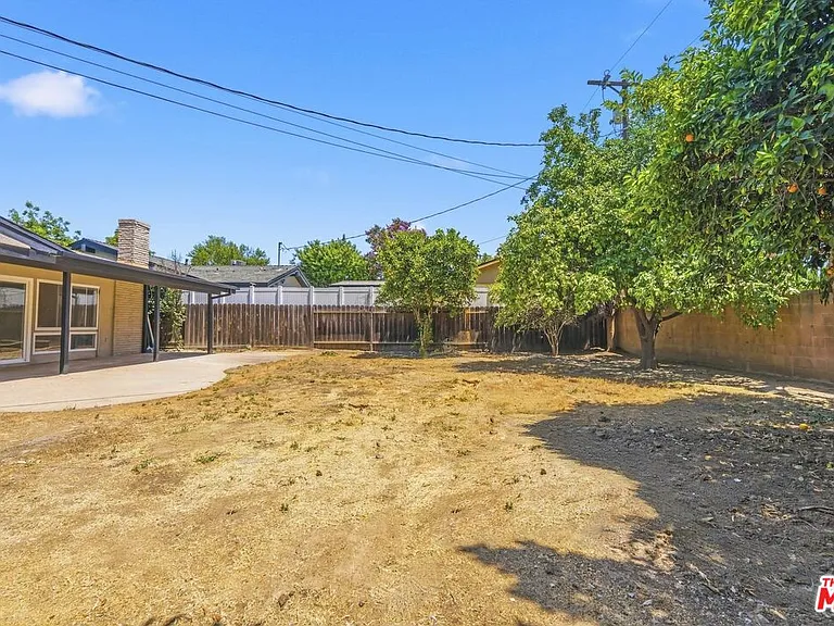 15920 Gledhill St — Photo 54