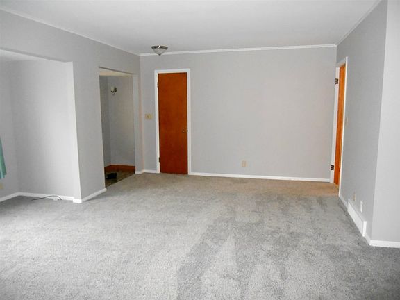4th image of 39 Clarkson Ave