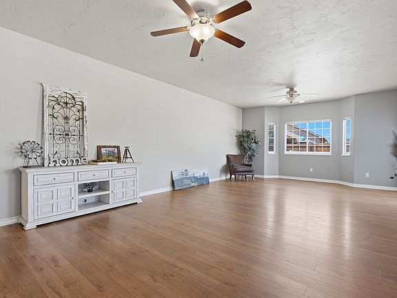 5th image of 1285 Claremont Dr