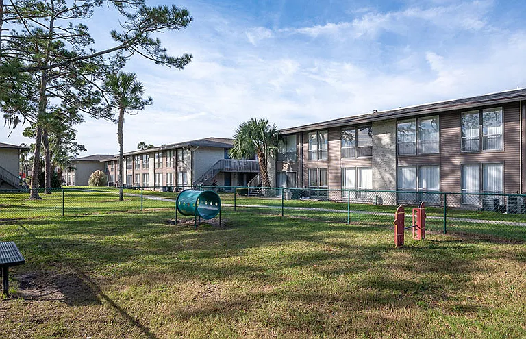 St. John's Pointe Apartment Homes — Photo 19