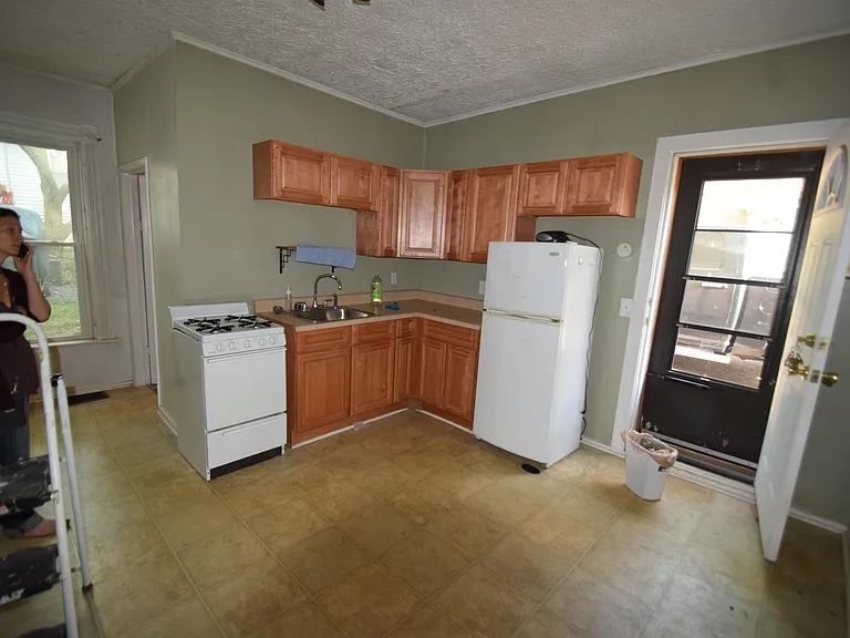 119 Henrietta St. — Photo 2