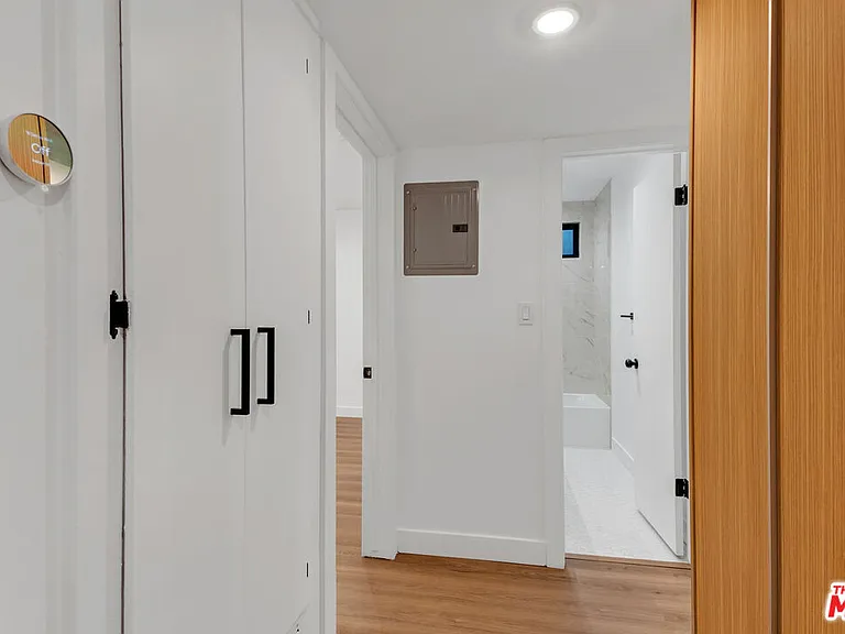 950 Havenhurst Dr #6 — Photo 20