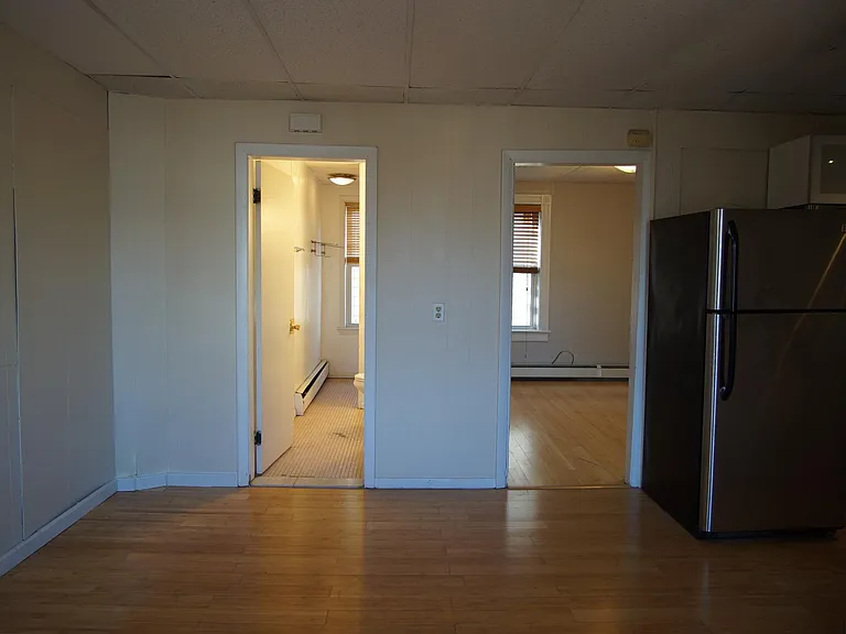 48 America St #2R — Photo 7