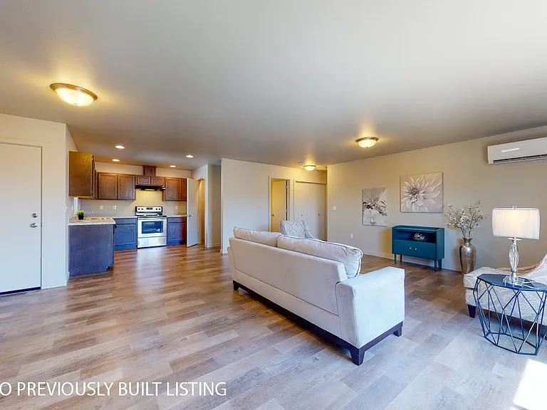 324 Merrick Ave — Photo 2