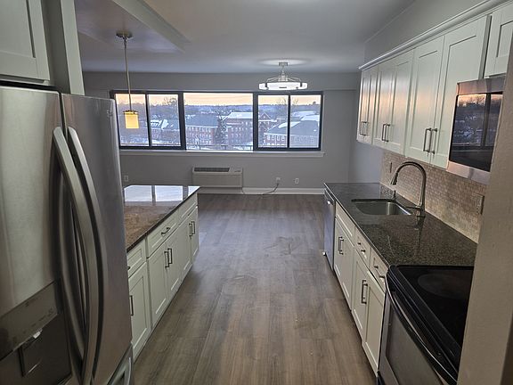 3rd image of 60 Parkway Dr E APT 8F
