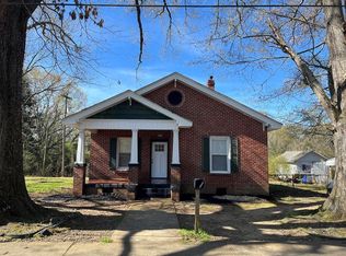 302 Sirrine St, Ninety Six, SC 29666