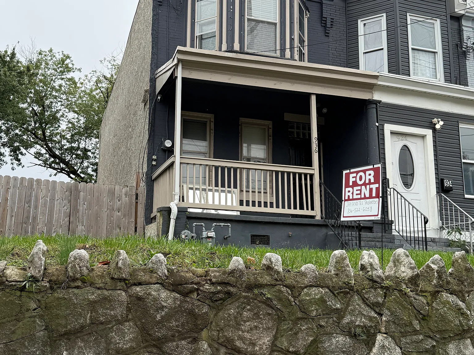 3 bed, 1300 sqft, $2,000 — Photo 2