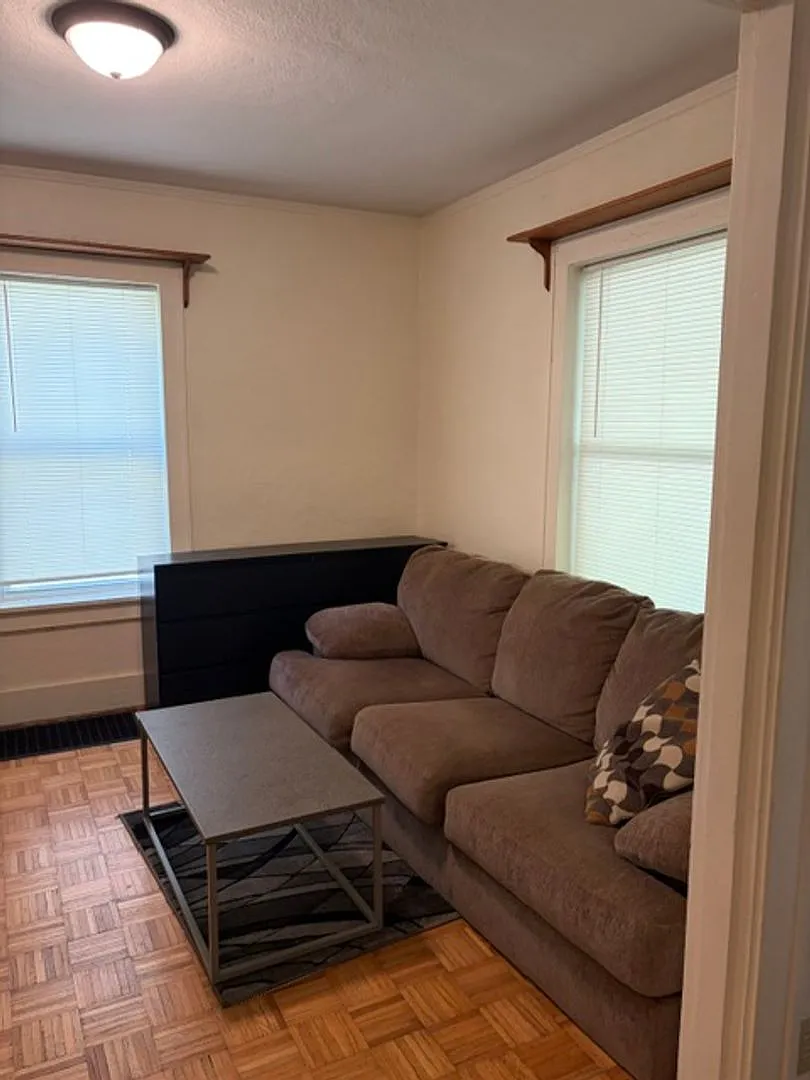 4 Bedroom, 2 Bathroom House — Photo 1