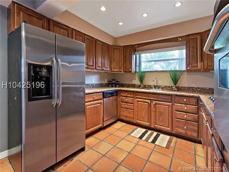 1404 Plunkett St — Photo 11