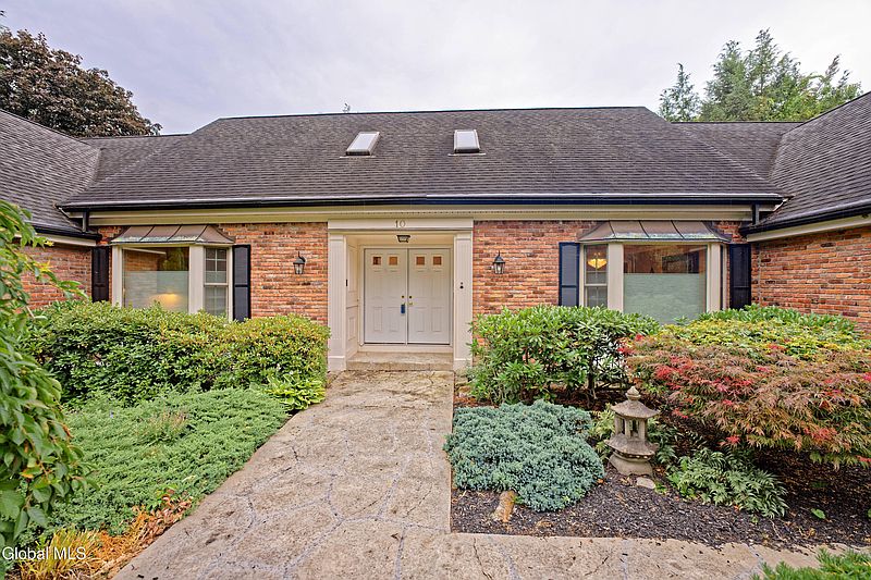 2nd image of 10 Birch Hill Road