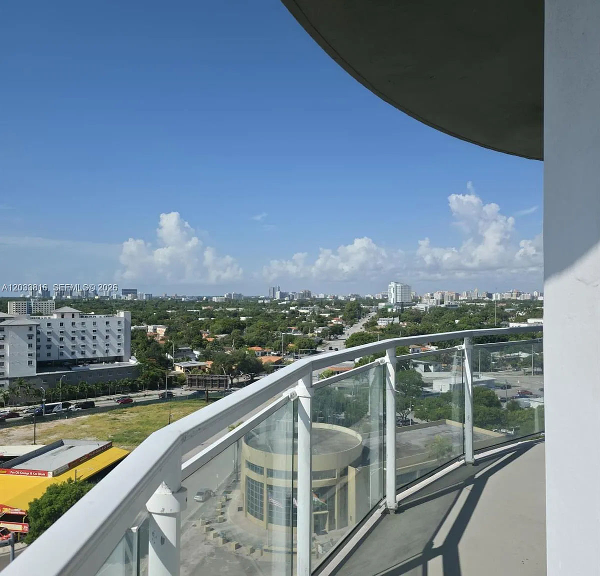 Altos De Miami Condo — Photo 4