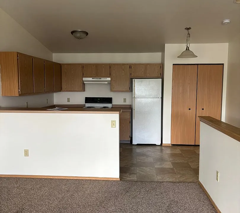 225 Tamarack Dr