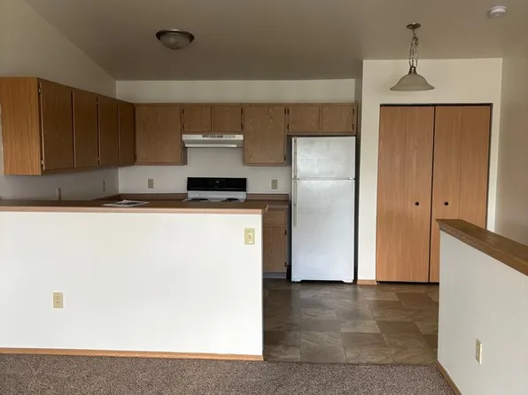 Tamarack Trails Estates LLC, 225 Tamarack Dr APT 11, Lake Mills, WI 53551