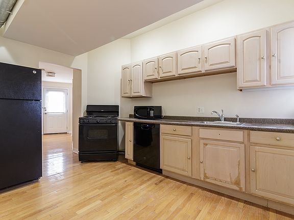 3rd image of 4754 N Lincoln Ave #2