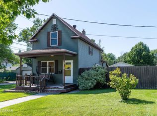 313 N 17th St, Grand Forks, ND 58203