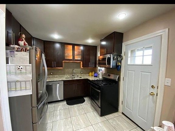 5th image of 8302 Christiana Ave #2