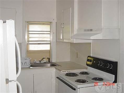 4th image of 902 Griffin St