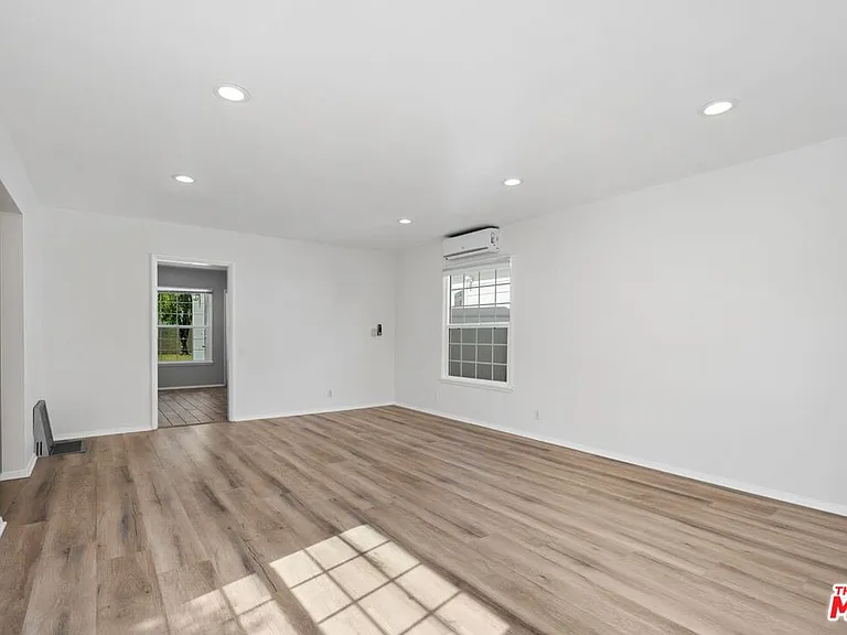 1019 Amherst Ave — Photo 5