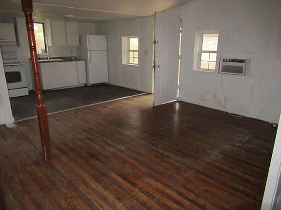 2nd image of 27 Twin Oak Dr