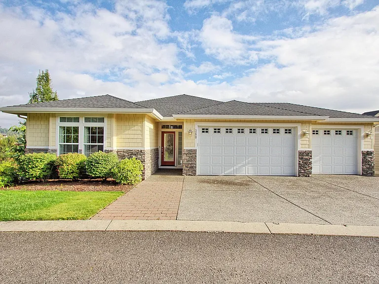 360 N Stonegate Dr — Photo 1