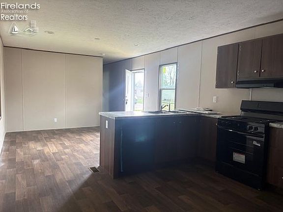 3rd image of 1121 Clayberg Rd #115