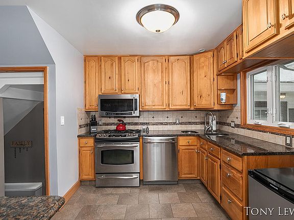 2nd image of 4085 Lester Ave NE