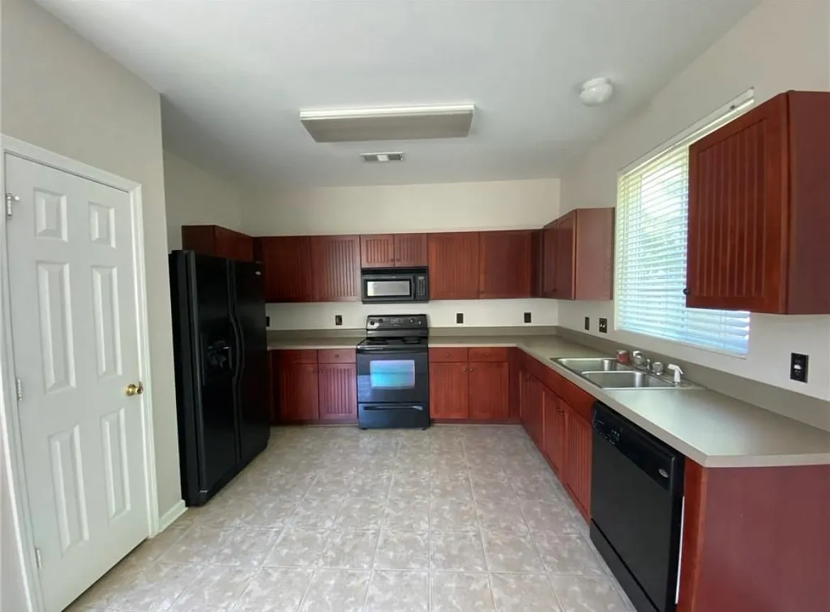 3 bed, 2.5 bath, 1753 sqft, $1,925 — Photo 4